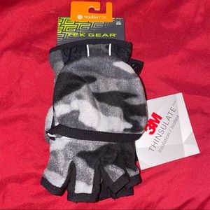 NWT Tek Gear Gloves 🧤 Kids M/L 8-20